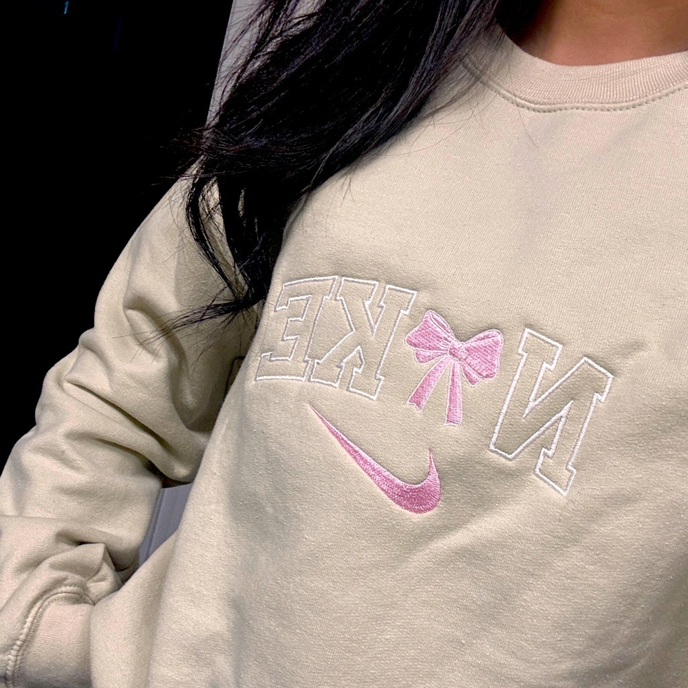 Nike Bow Preppy Crewneck - Picture 5 of 6